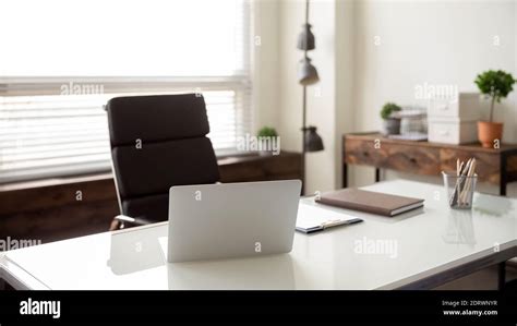 Close up view of empty office desk with computer Stock Photo - Alamy