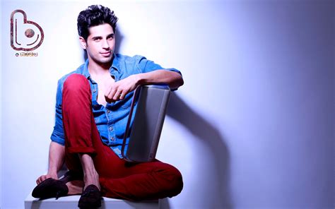 Sidharth Malhotra just posted a pic of his first ever photoshoot!