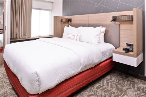 Hotel Rooms in Greensboro | Marriott SpringHill