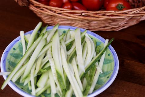 Zucchini "Spaghetti" with Tomato Sauce - Cook Eat Run