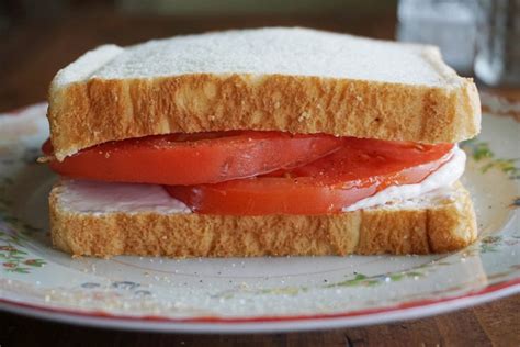 Why the Tomato and Mayo Sandwich Is the Perfect Summer Sandwich - New England