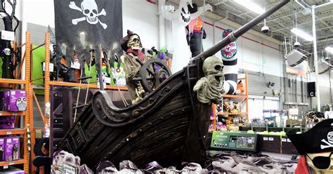 Haunted Eve's Halloween Blog: Home Depot Haunted Pirate Ship