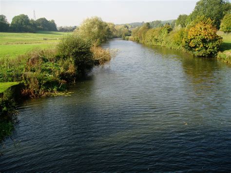 File:River Medway from Barming Bridge - geograph.org.uk - 66056.jpg - Wikimedia Commons