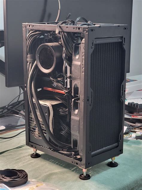 Asus TUF 4090 (barely) fits in Meshlicious : r/sffpc