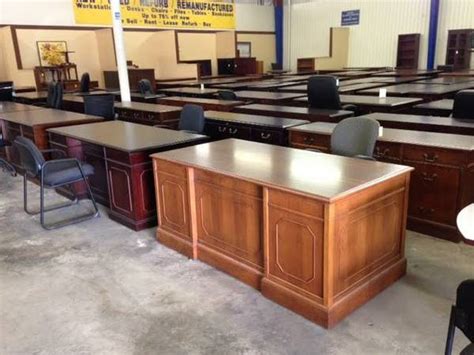 Used Office Desks - OfficeMakers