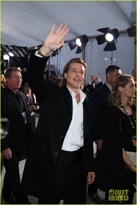 Brad Pitt Jokes About His Tinder Profile During SAG Awards 2020 ...