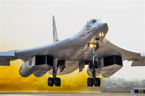 RÚSSIA: produção em série do bombardeiro estratégico Tupolev Tu-160 poderá ser reiniciada ...