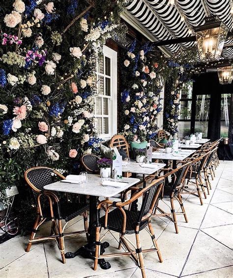 Beautiful floral display seen on @ashleytstark by @lost.in.ldn - gorgeous mix of floral colours ...