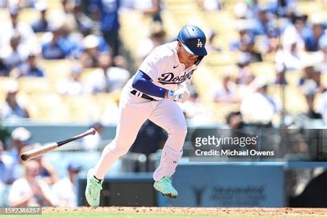 Enrique Hernández of the Los Angeles Dodgers runs to first base... News Photo - Getty Images