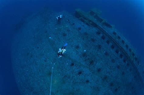 Wreck of the HMHS Britannic, Titanic's sister ship. : r/interestingasfuck