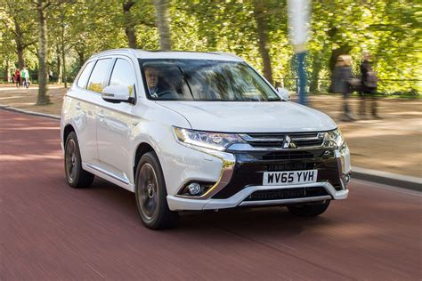 2017 Mitsubishi Outlander PHEV First Look Review