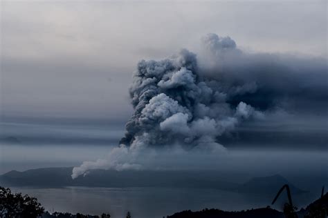 Major Taal eruption still possible as volcanic quakes persist, cracks ...