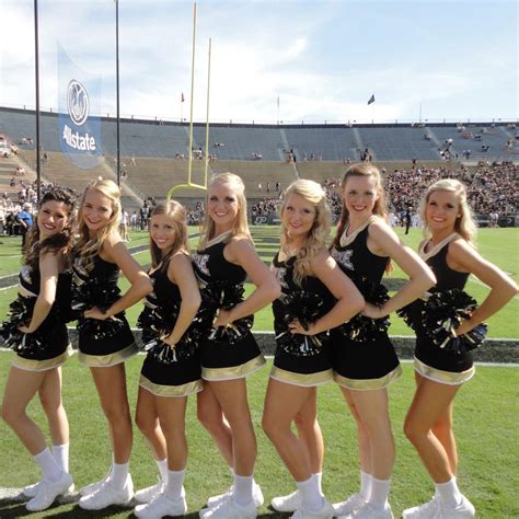 NFL and College Cheerleaders Photos: Great Line-Up of Purdue Cheerleaders