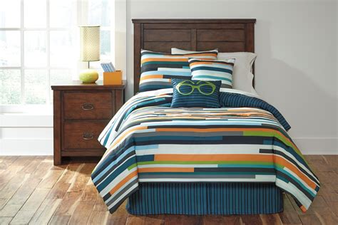 Seventy Stripe Twin Size Bedding Set from Ashley (Q114001T) | Coleman ...