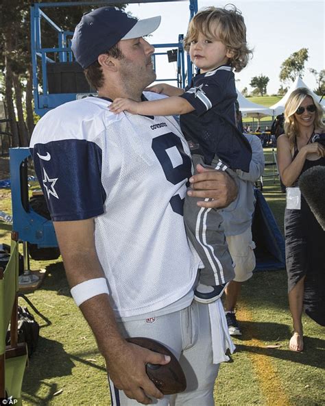 Dallas Cowboys' Tony Romo gets training day visit from sons Hawkins and Rivers | Daily Mail Online