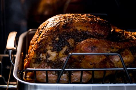 How to choose the best turkey roasting pan for the holidays (and beyond)