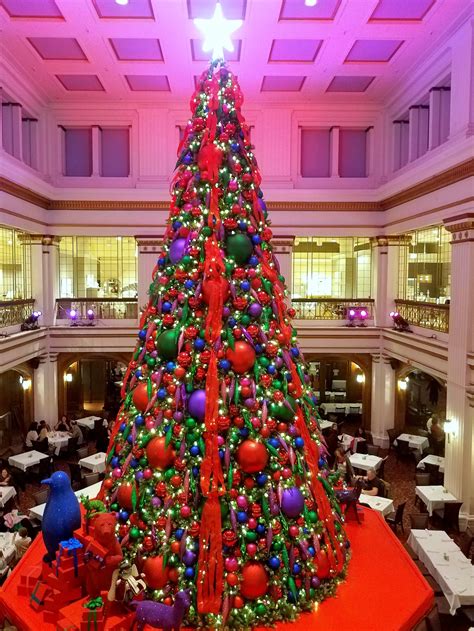 Macy’s Magical Christmas Tree! | The Chicago Files