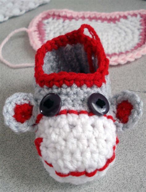 Sock Monkey Booties FREE crochet pattern Crochet Gratis, All Free Crochet, Crochet Baby Shoes ...