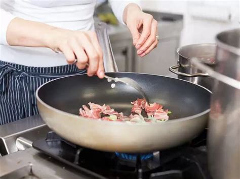 How to Care for Nonstick Cookware – Cleaning and Maintenance Tips – kitchenni