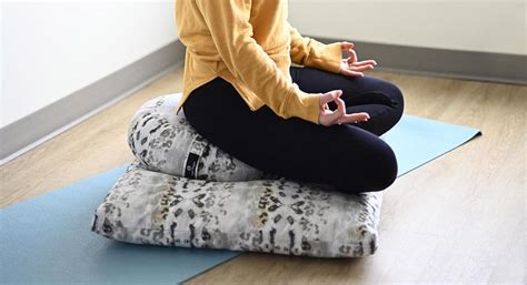 How to Choose a Meditation Cushion in 2021