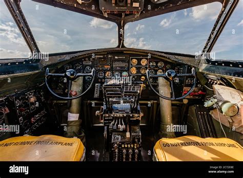 B-17 Flying Fortress Innenraum Cockpit aus dem Zweiten Weltkrieg Bomber Stockfotografie - Alamy