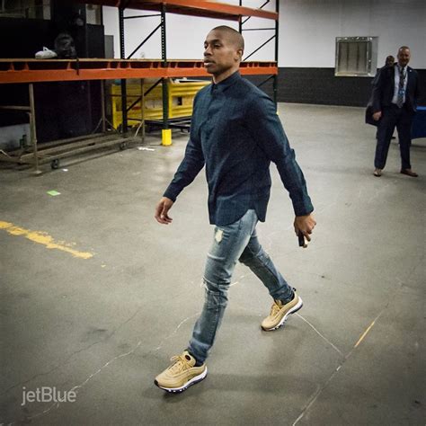 Isaiah Thomas rocking the air max 97 "Metallic Gold" before the Celtics Wizards game tonight ...