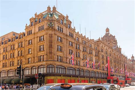 Harrods in London - The UK’s Largest Luxury Department Store : Guides Go!