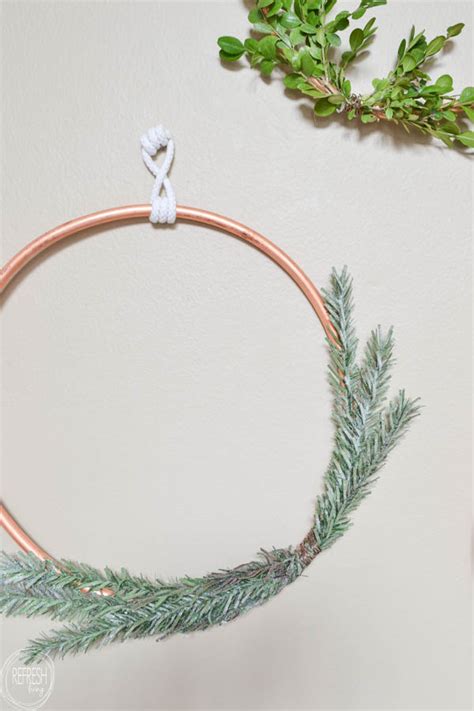 diy-copper-christmas-wreath-with-boxwood-and-evergreen-5 - Refresh Living