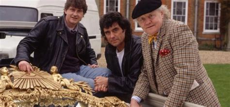 Lovejoy Season 1 - watch full episodes streaming online