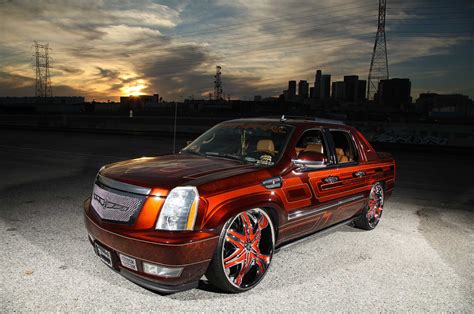 A 2008 Cadillac Escalade EXT on Diablo Wheels - Lowrider