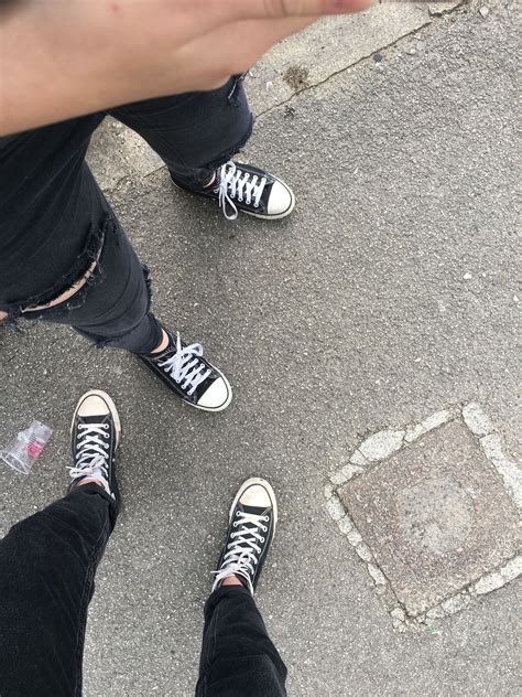 Kets Black And White Aesthetic, Dark Aesthetic, Shoe Selfie, Creative Shoes, All Stars Converse ...