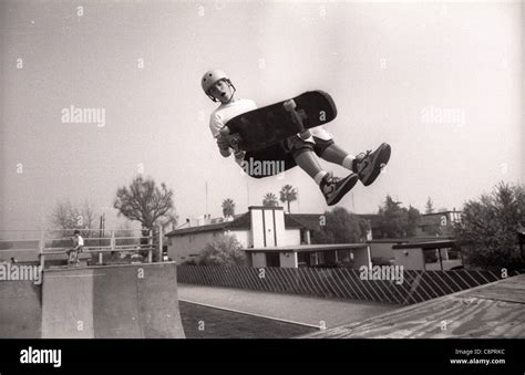 Vert skateboarding hi-res stock photography and images - Alamy