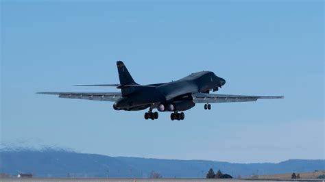 Four Airmen Survive B-1B Bomber Crash Near Ellsworth Air Force Base | SOFREP