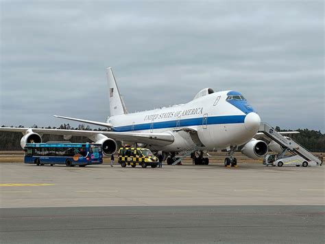 Flughafen Nürnberg: Air Force macht ungeplanten Zwischenstopp - Video vom Abflug der Boing 747