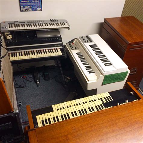 Mellotron M 400, Mellotron M4000D Hammond, Fender Rhodes. The M4000D is ...