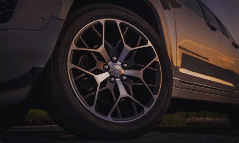 Tires for Jeep Grand Cherokee: A Buyer's Guide