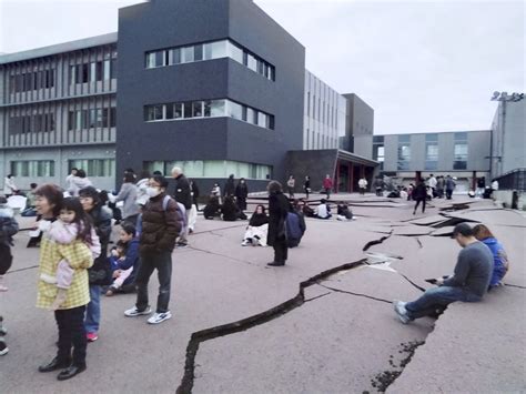 Massive earthquake jolts Japan, triggering tsunami warnings - Asia & Pacific - The Jakarta Post