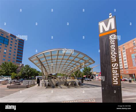 ARLINGTON, VA, USA - Clarendon Metro Station entrance and sign Stock ...