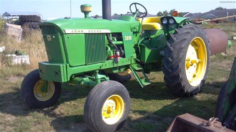 John Deere 3010