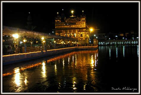 The Beauty of Harmandir Sahib at Night • We Blog The World