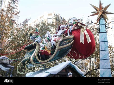 Santa's Sleigh float 86th Annual Macy's Thanksgiving Day Parade ...