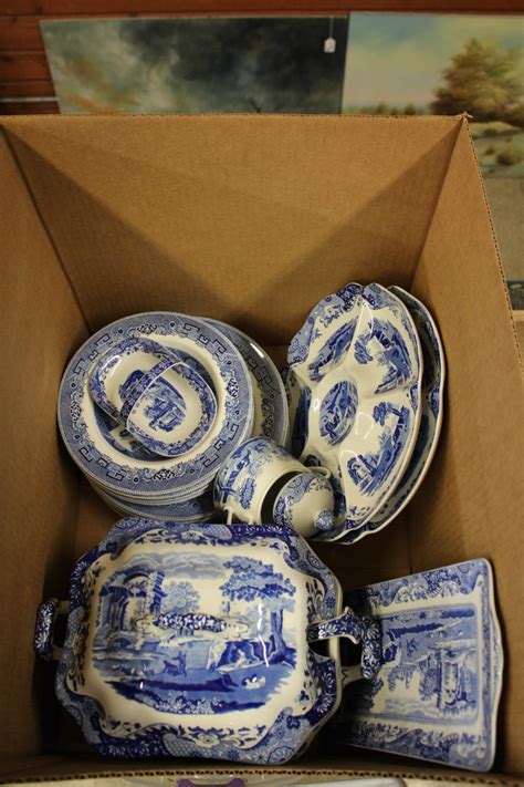 Lot - BOX LOT: BLUE AND WHITE PORCELAIN PLATES, BOWLS AN