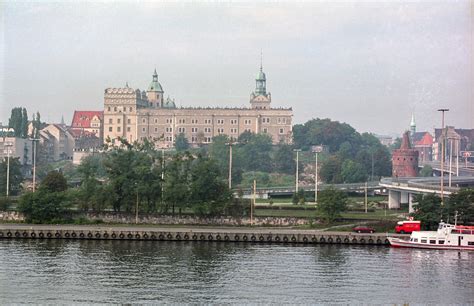 File:Szczecin Pomeranian Dukes' Castle and Bulwar Piastowski.jpg - Wikimedia Commons