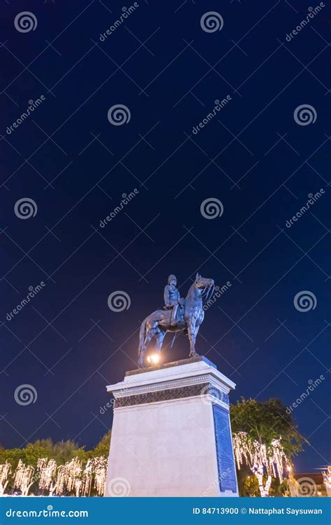 BANGKOK, THAILAND DEC 18, 2015 : King Chulalongkorn Monument in Editorial Image - Image of rama ...