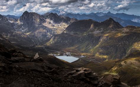 Picturesque View of Lake Louise in Alberta · Free Stock Photo