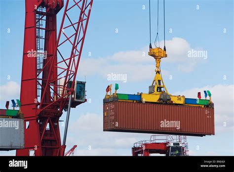 Crane lifting shipping container Stock Photo - Alamy