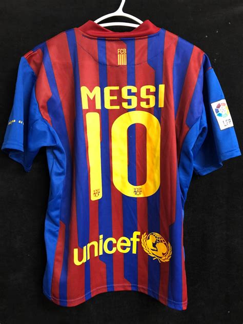 Lionel Messi Barcelona Soccer Jersey (Small)