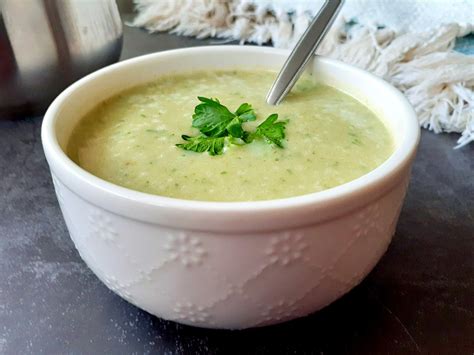 Creamy Potato & Parsley Soup - Veg'n'Bake