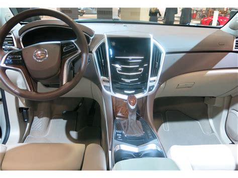 2015 Cadillac SRX: 33 Interior Photos | U.S. News