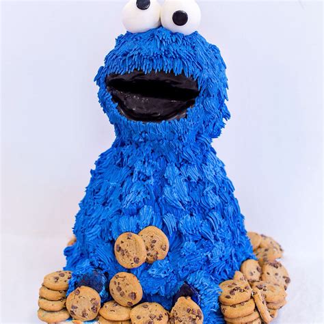 a cookie monster cake with cookies on the bottom and one cookie in the ...